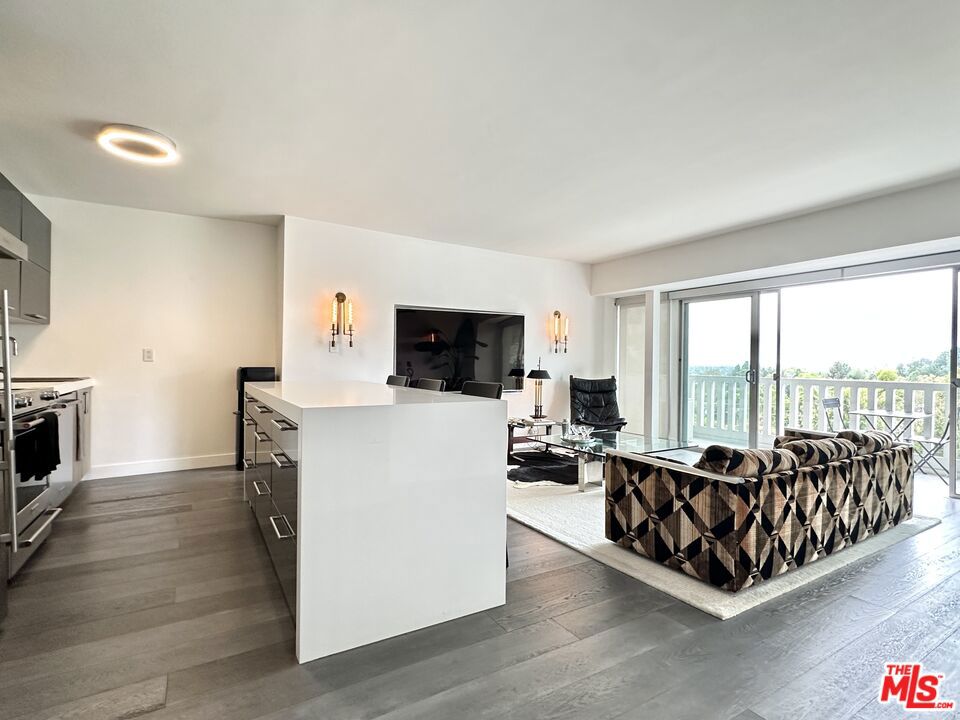 999 N DOHENY Drive Unit 612
