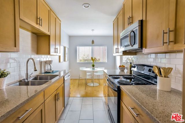 5414 Newcastle Avenue, 65 photo 8