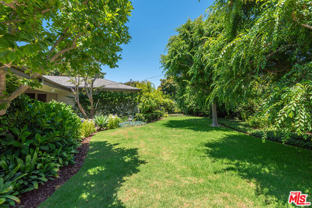 374 Homewood Road, Los Angeles CA: https://media.crmls.org/mediaz/948bef20-d2cb-45d4-bf80-ed629761d9f3.jpg