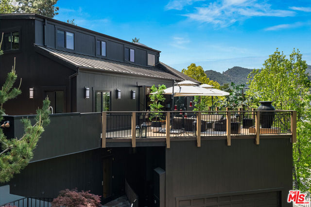 3000 Cornwall Drive, Glendale CA: https://media.crmls.org/mediaz/948c7a86-2bdc-4850-9f15-31f859c2f2a2.jpg