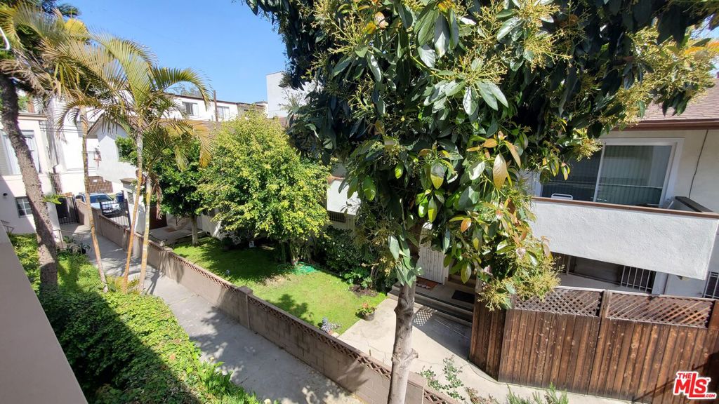 1438 S Barrington Avenue #Apt 3