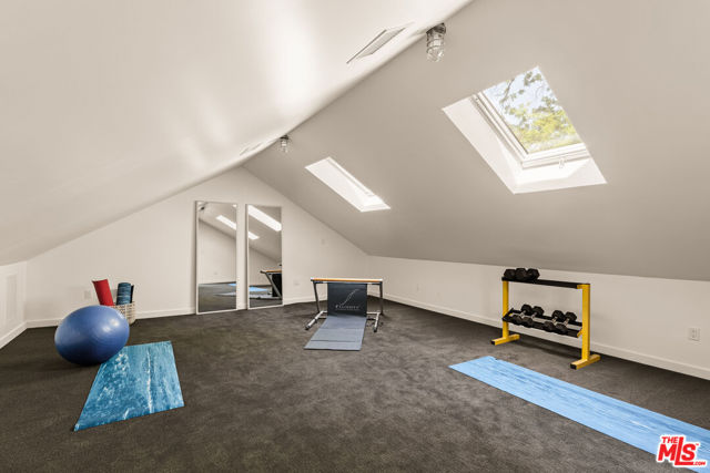 17352 Magnolia Boulevard, Encino CA: https://media.crmls.org/mediaz/948d07a6-14f4-4c16-bcb4-704c71616315.jpg