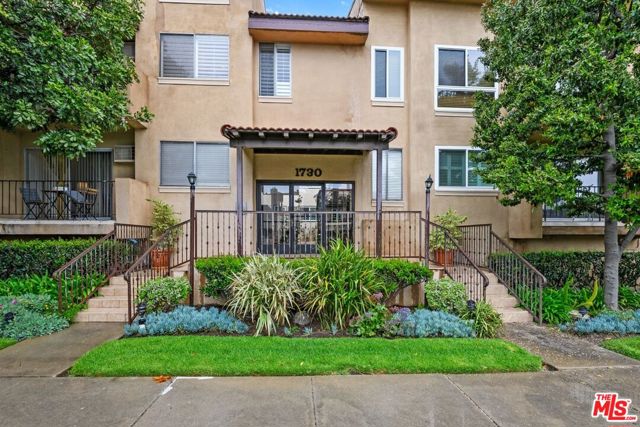 1730 Camden Avenue, Los Angeles CA: https://media.crmls.org/mediaz/948d5914-1c68-4653-a94c-bd45f3e38fe0.jpg