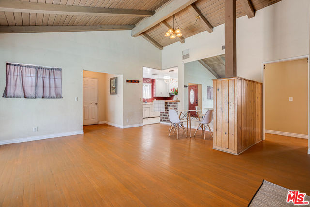 8300 Zelzah Avenue, Northridge CA: https://media.crmls.org/mediaz/948d6a41-d874-4fc1-a266-591ee8590571.jpg