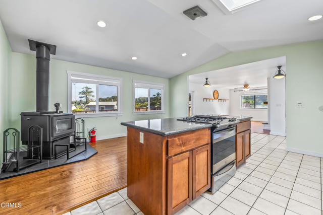 Detail Gallery Image 5 of 32 For 32500 Gibney Ln, Fort Bragg,  CA 95437 - 3 Beds | 3 Baths