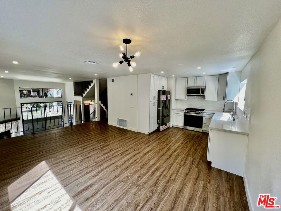26003 Alizia Canyon Drive D, Calabasas, CA 91302
