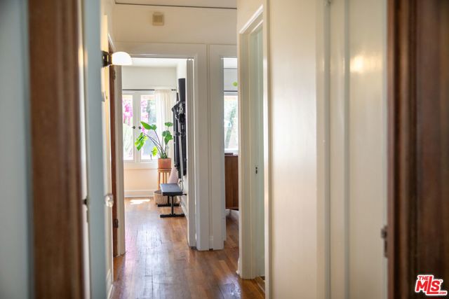 898 N Chester Avenue, Pasadena CA: https://media.crmls.org/mediaz/948ed7a6-77c3-4a22-8ac4-2938b486a59e.jpg
