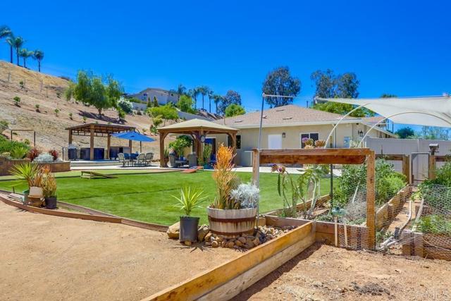 11541 Westhill, Lakeside CA: https://media.crmls.org/mediaz/948ffced-fe2f-4386-849b-9ec422d4a10c.jpg