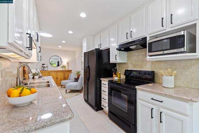 1513 Siskiyou Dr, Walnut Creek CA: https://media.crmls.org/mediaz/949000ed-88be-4eaa-84f7-21c26235a10c.jpg