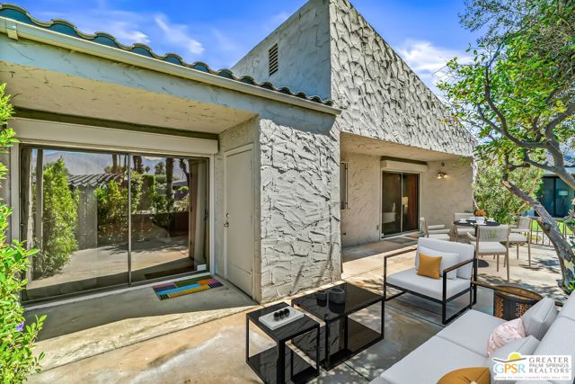 2602 N Whitewater Club Drive, Palm Springs CA: https://media.crmls.org/mediaz/949008e8-f259-4e68-8f17-70dca78c1f1c.jpg