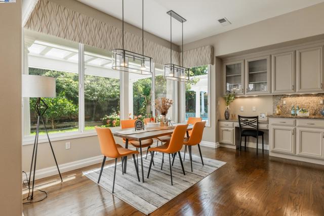 5633 Selena Ct, Pleasanton CA: https://media.crmls.org/mediaz/9490e48f-cbba-4303-a069-53e8e096beec.jpg