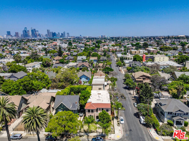2656 Kenwood Avenue, Los Angeles CA: https://media.crmls.org/mediaz/94911af7-2475-430a-b082-26f2aa7e5a57.jpg