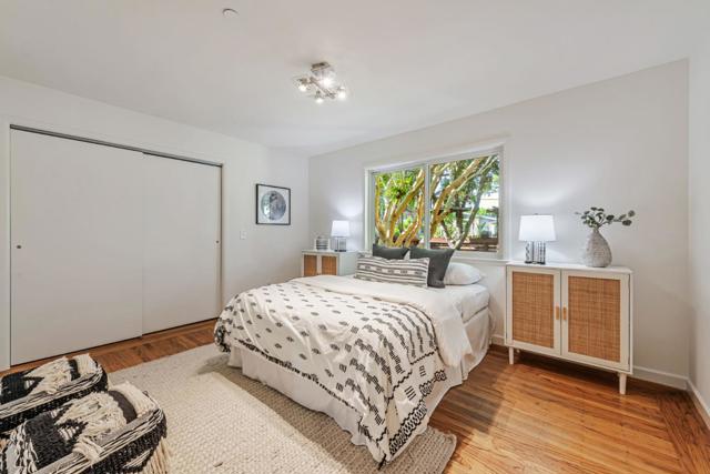3704 Fair Oaks Avenue, Menlo Park CA: https://media.crmls.org/mediaz/94913128-f121-4476-92e7-59023c4c1de8.jpg