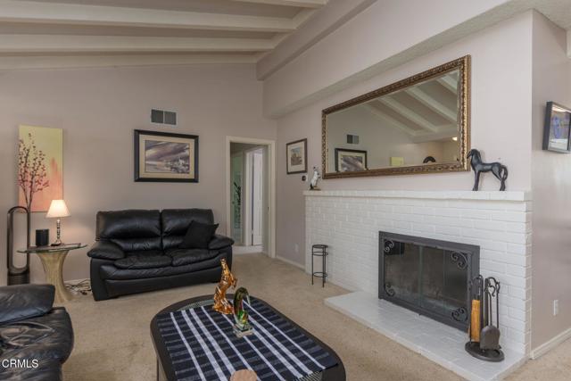 1214 Mariposa Drive, Santa Paula CA: https://media.crmls.org/mediaz/94927c4f-4104-4df3-b141-6da69d414dd5.jpg