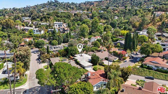 3684 Willowcrest Avenue, Studio City CA: https://media.crmls.org/mediaz/94928c3b-5658-4ce2-afbb-3210e1d0d743.jpg