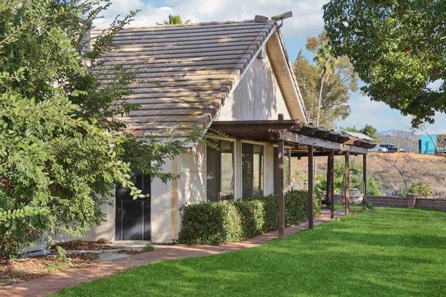 26086 Bear Valley Heights Road, Escondido CA: https://media.crmls.org/mediaz/94928ef7-ea26-482e-9597-45993ba47d41.jpg