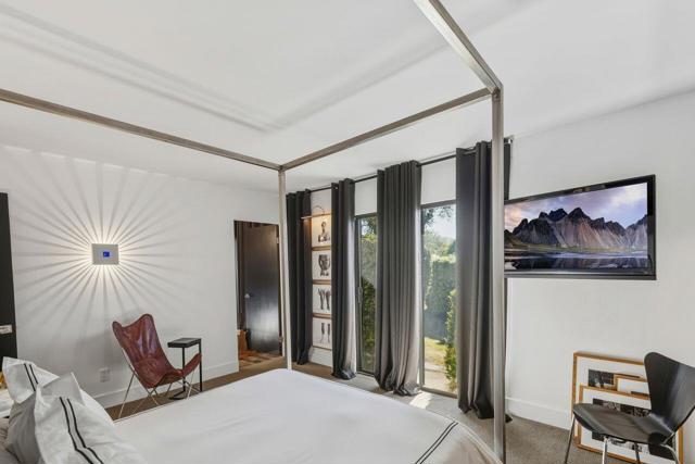 2113 Sunshine Way, Palm Springs CA: https://media.crmls.org/mediaz/9493069f-4a00-4aa5-85e8-1036bfb5292e.jpg