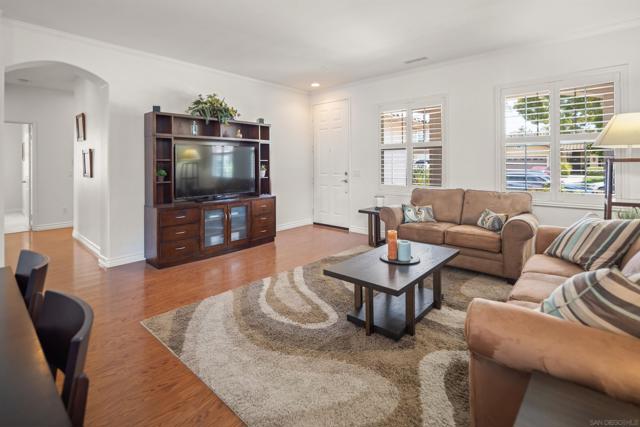 632 Lee Cir, Chula Vista CA: https://media.crmls.org/mediaz/949360b1-c9b8-44a4-a568-bf325636ab51.jpg