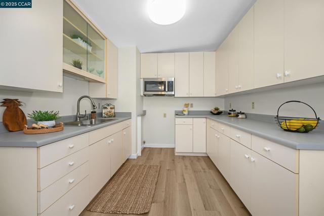 2326 Estrella Ct, Pinole CA: https://media.crmls.org/mediaz/94936b3c-adfb-46bf-9617-5c67503a5920.jpg