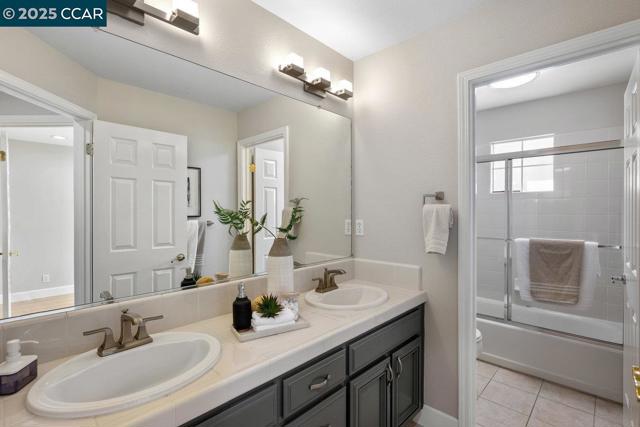 9662 Velvet Leaf Cir, San Ramon CA: https://media.crmls.org/mediaz/949493c7-c2a9-49a1-a8cd-973aa2245f2f.jpg