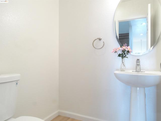 1150 Summer Ln, Richmond CA: https://media.crmls.org/mediaz/949535af-02ce-4b0e-9bfc-6d56dc958c9a.jpg