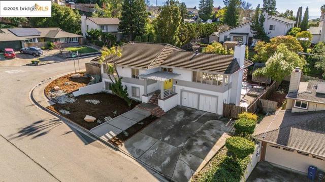 3459 Pinewood Dr, Hayward CA: https://media.crmls.org/mediaz/949541fb-8f7b-4d27-83f9-73fd0b167ca2.jpg