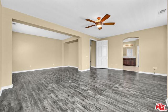 5611 Scharf Avenue, Fontana CA: https://media.crmls.org/mediaz/94962882-53a6-428f-946c-364164bf184d.jpg