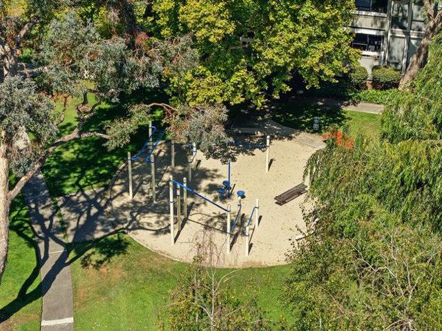1051 Beach Park Boulevard, Foster City CA: https://media.crmls.org/mediaz/94965ac0-dee5-467a-905f-36fe36517e5a.jpg