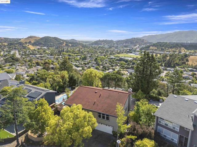 1051 Lea Drive, San Rafael CA: https://media.crmls.org/mediaz/94969f3f-b2b0-400a-92a9-01ff7a79aaa3.jpg