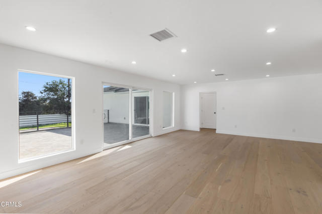 Detail Gallery Image 7 of 27 For 3880 Shadow Grove Rd, Pasadena,  CA 91107 - 3 Beds | 3/1 Baths