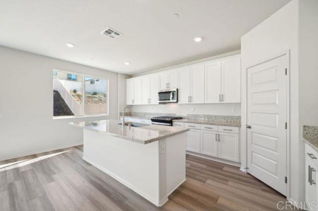 19420 Brush Creek Way, Lake Elsinore CA: https://media.crmls.org/mediaz/9496c037-9e67-4733-859e-8570ca7814b0.jpg