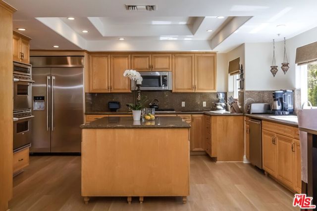 3943 Avenida Del Sol, Studio City CA: https://media.crmls.org/mediaz/94971c86-8664-45d6-94c3-3d6458e74f90.jpg