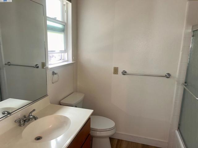 426 Piper St, Healdsburg CA: https://media.crmls.org/mediaz/9497859b-2aa9-47c2-9c7b-8a12d1a546d8.jpg