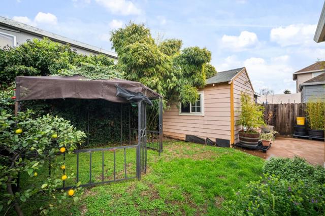 10510 East Court, Oakland CA: https://media.crmls.org/mediaz/9497cd7f-d209-402c-9009-064d51108036.jpg