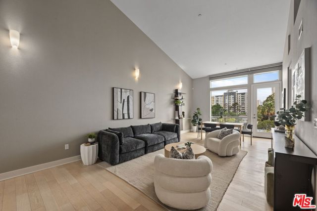 600 S Ridgeley Drive, Los Angeles CA: https://media.crmls.org/mediaz/9497d909-52e5-4ca8-b5f1-c3e21ba93c02.jpg