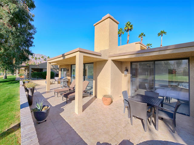 7529 Regency Drive, Palm Springs CA: https://media.crmls.org/mediaz/9497f1a5-633a-497d-ac9b-5f463b681c48.jpg