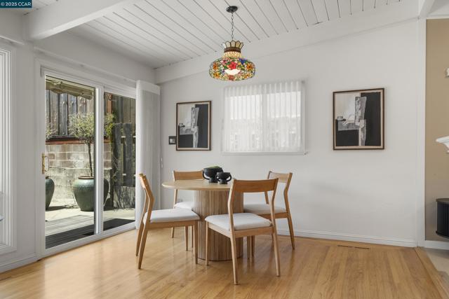 18977 Thornbury ave, Castro Valley CA: https://media.crmls.org/mediaz/9498146b-43e0-4361-b5e9-be45a9dc841c.jpg