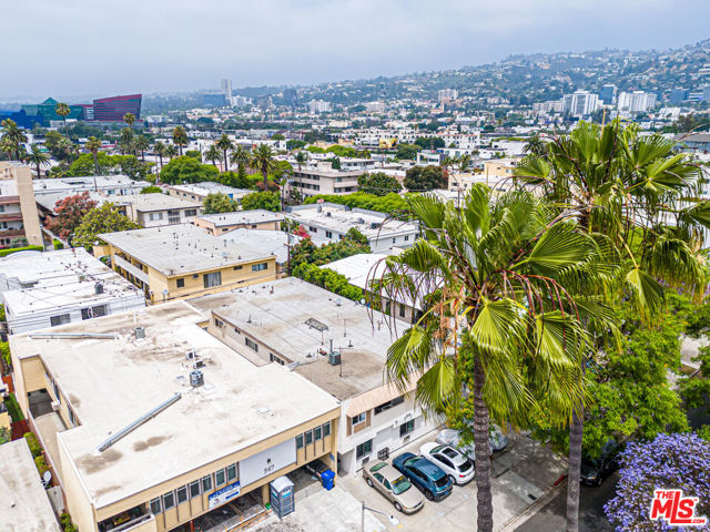 553 N Flores Street, West Hollywood CA: https://media.crmls.org/mediaz/94988ad4-000a-469f-ad65-e831c3498f5e.jpg