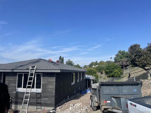 3335 37 S Barcelona St., Spring Valley CA: https://media.crmls.org/mediaz/94989af4-2748-4f7f-aac3-6fb695bc4d9c.jpg