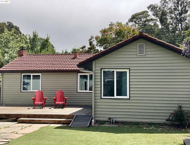 4091 Garden Rd, El Sobrante CA: https://media.crmls.org/mediaz/9498e3b6-269d-40ff-898c-51727342c453.jpg