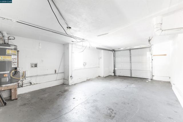 535 34th Street, Richmond CA: https://media.crmls.org/mediaz/949907f3-e50c-4f53-95bd-04d33fa6c5c2.jpg