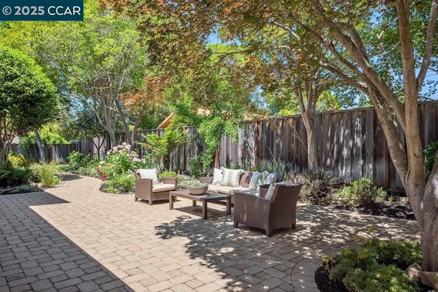 1245 Rimer Dr, Moraga CA: https://media.crmls.org/mediaz/9499273b-c1bc-4190-9892-4c0bfc4b0212.jpg