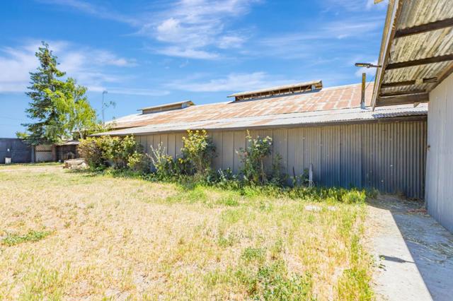 14205 Sycamore Avenue, San Martin CA: https://media.crmls.org/mediaz/94994159-0fc3-48fd-9453-6aa18c126830.jpg