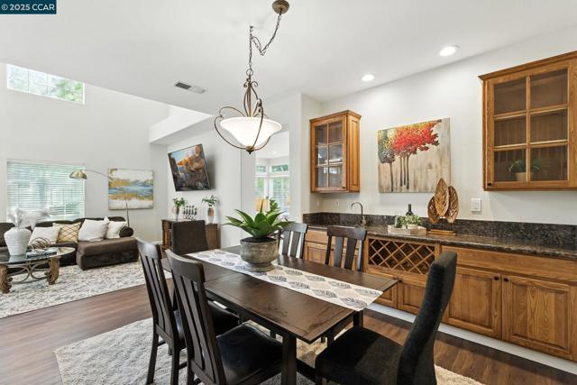89 Amberfield Ln, Danville CA: https://media.crmls.org/mediaz/94994ad4-cfbb-4af6-87ba-e885de050b1b.jpg
