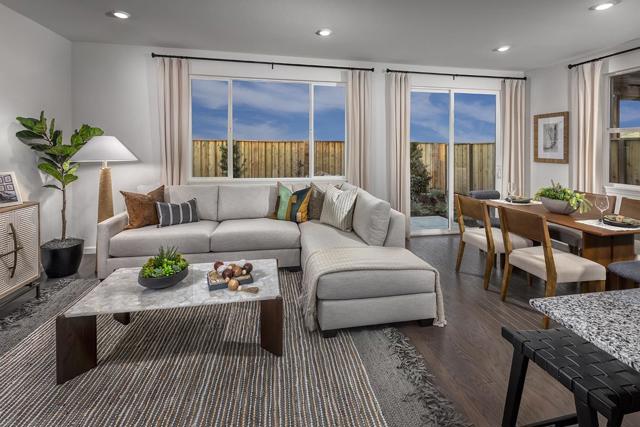 461 Walk About Way, Hollister CA: https://media.crmls.org/mediaz/94997d1b-3a2a-41d9-acbc-3e25e15e80ac.jpg