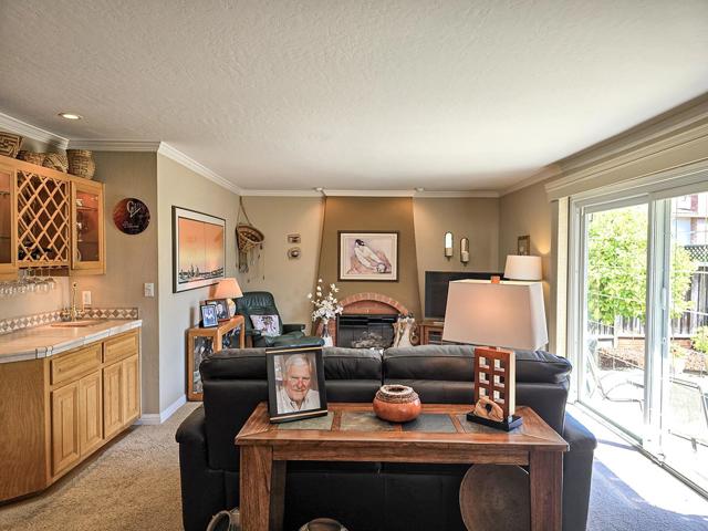 6128 Corte De La Reina, San Jose CA: https://media.crmls.org/mediaz/9499eaf7-8213-4648-9f96-6fdf62288b04.jpg