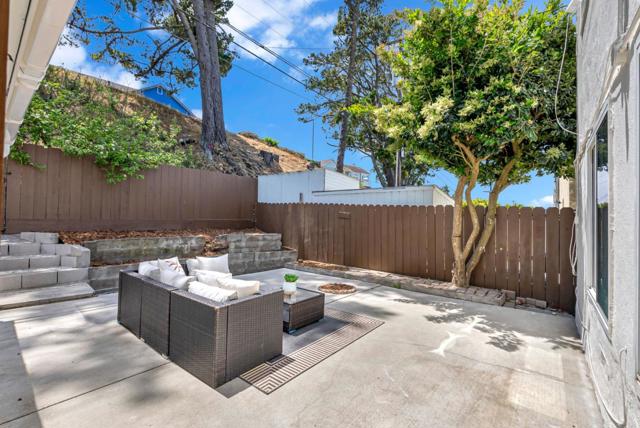 285 Alta Vista Way, Daly City CA: https://media.crmls.org/mediaz/9499fdbd-698f-45e8-9d7c-57ba51fb5d67.jpg