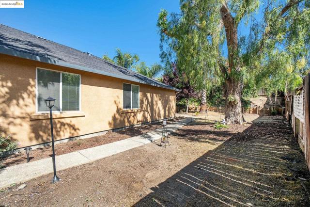 4112 Montgomery Hill Dr, Antioch CA: https://media.crmls.org/mediaz/949aa409-41a0-43ad-8e2e-f0158df5a541.jpg