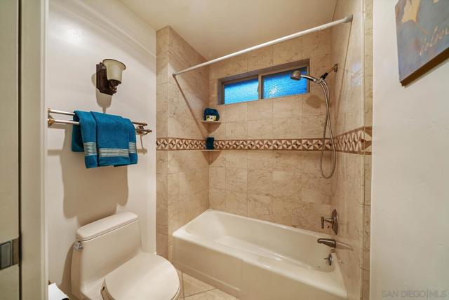 7102 Via Mariposa Norte, Bonsall CA: https://media.crmls.org/mediaz/949b4897-d8fb-45d7-a4f4-6b6896cd6849.jpg