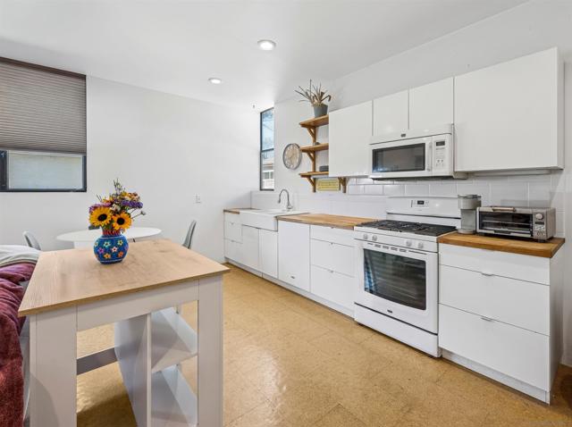 2416 18 Polk Ave, San Diego CA: https://media.crmls.org/mediaz/949b5946-7094-497c-8e9c-60d6929332d0.jpg
